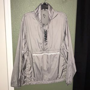 NIKE (XL) Packable Hooded Windbreaker